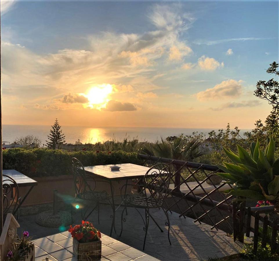 La Terrazzina Sul Tramonto Bed and Breakfast Forio di Ischia Exteriör bild